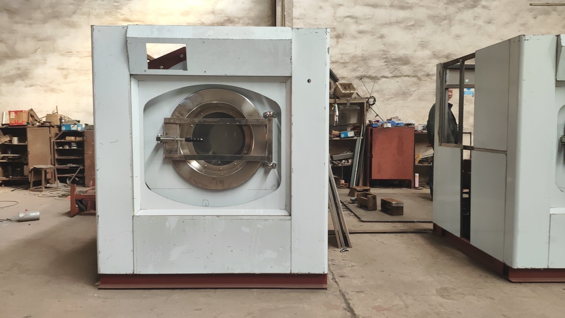 
大型干洗店選購半自動工業用洗衣機，為何百家企業選擇珠江洗滌？
