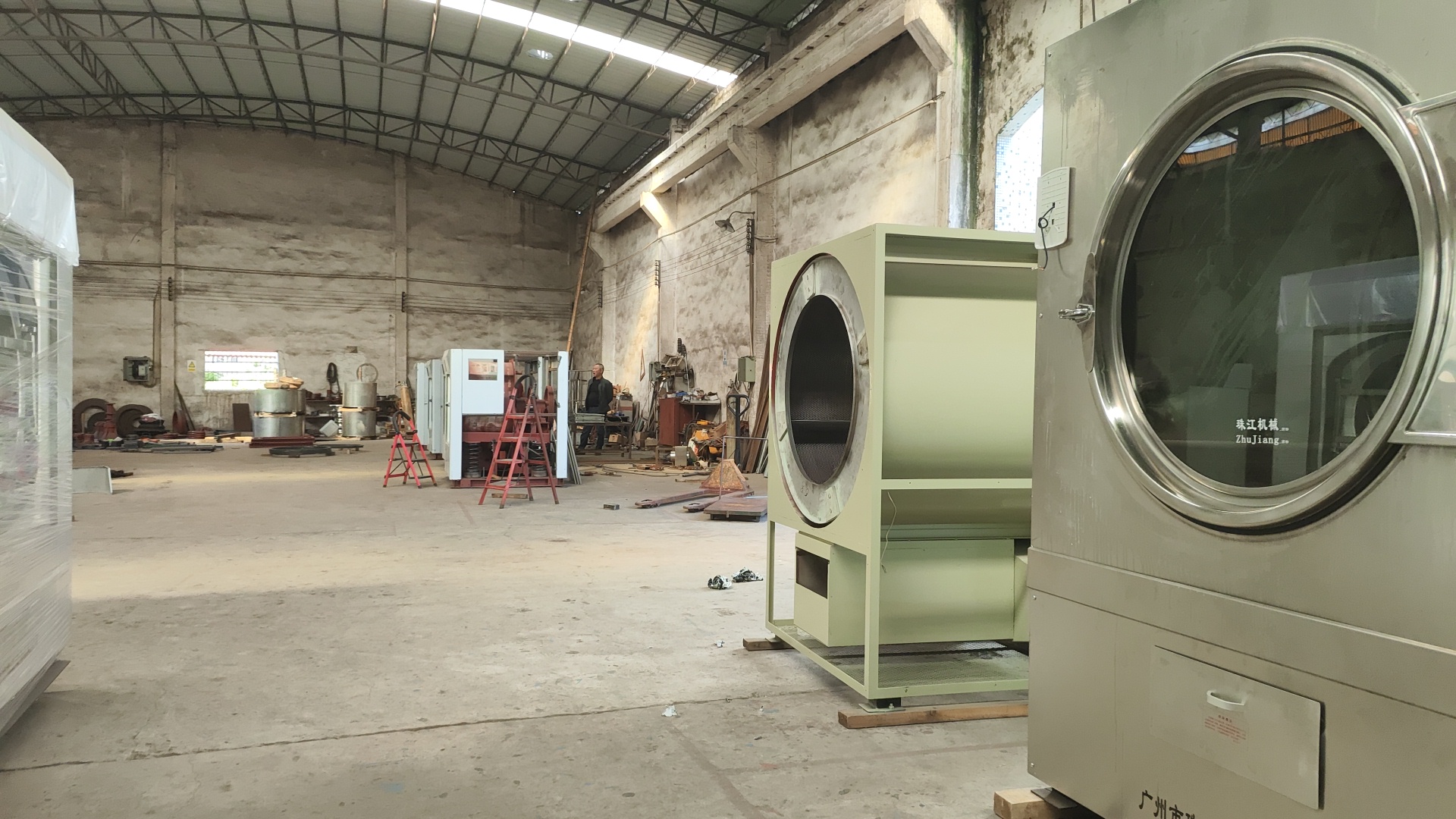 
珠江洗滌半自動工業(yè)洗衣機如何服務(wù)大型餐館與知名企業(yè)？靠的是技術(shù)實力與品質(zhì)保障
